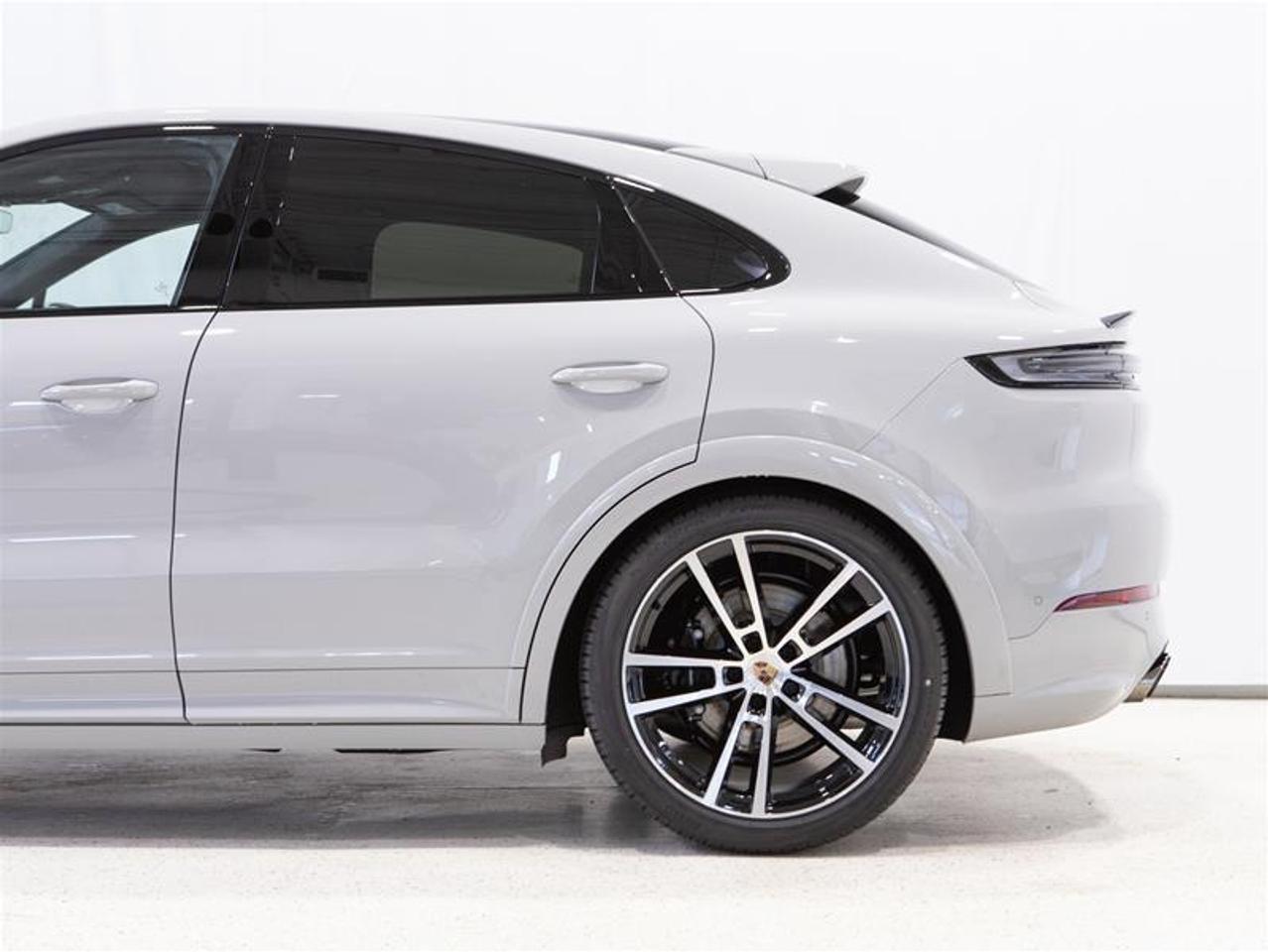 2025 Porsche Cayenne GTS Coupe AWD Photo