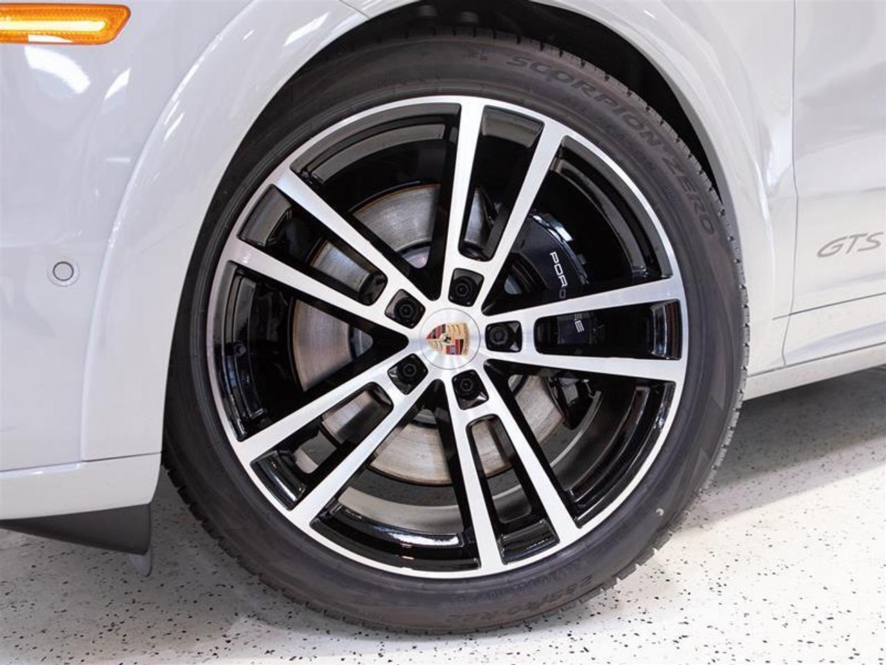 2025 Porsche Cayenne GTS Coupe AWD Photo