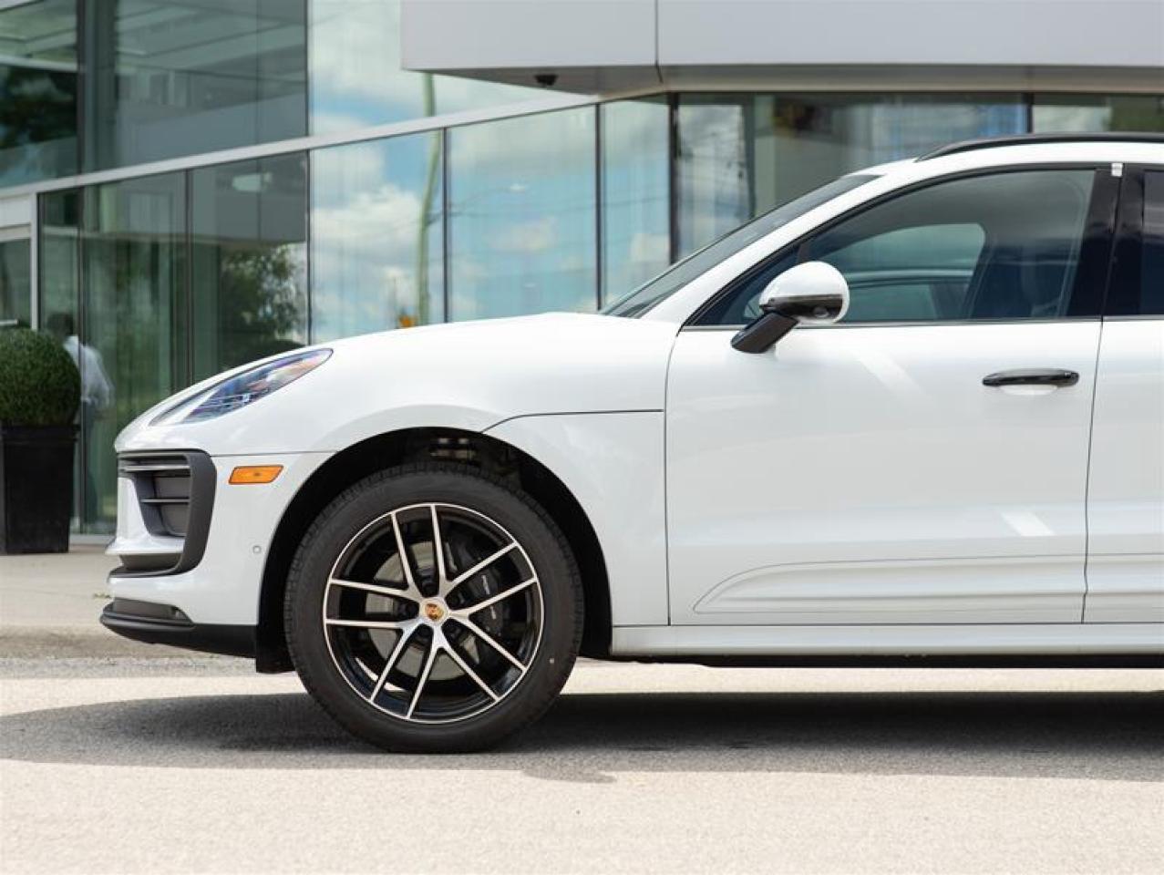 2024 Porsche Macan AWD Photo