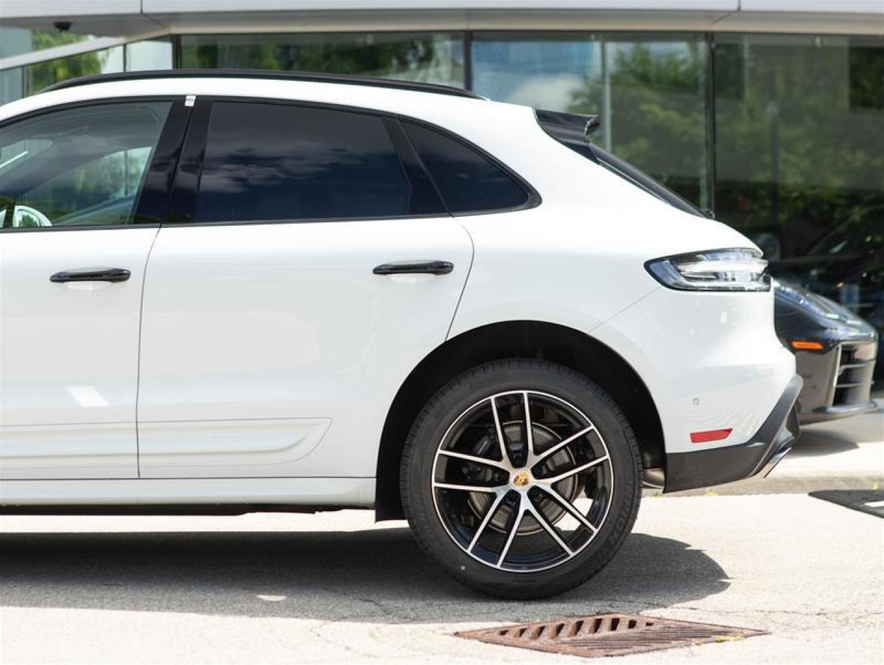 2024 Porsche Macan AWD Photo
