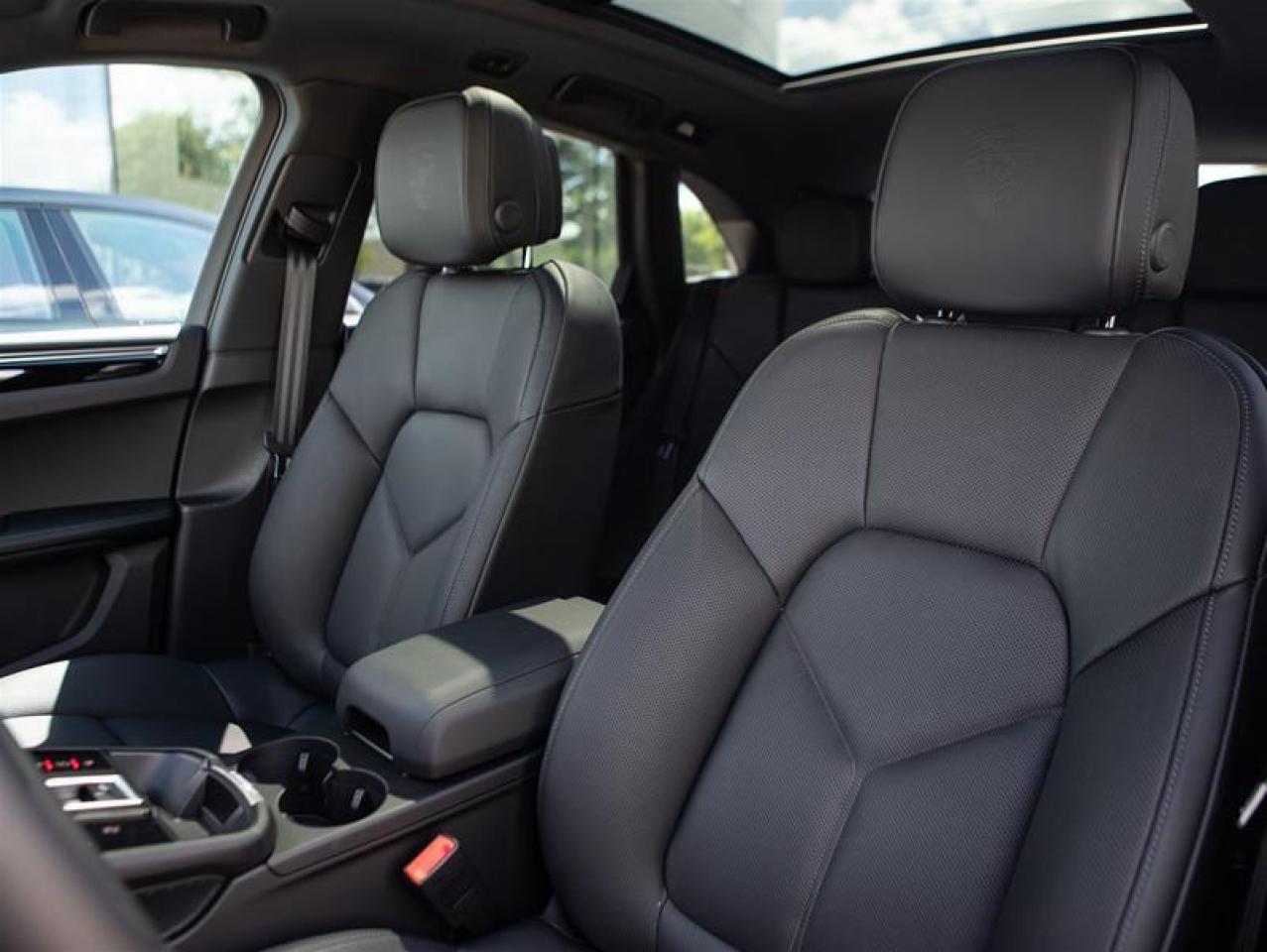 2024 Porsche Macan AWD Photo