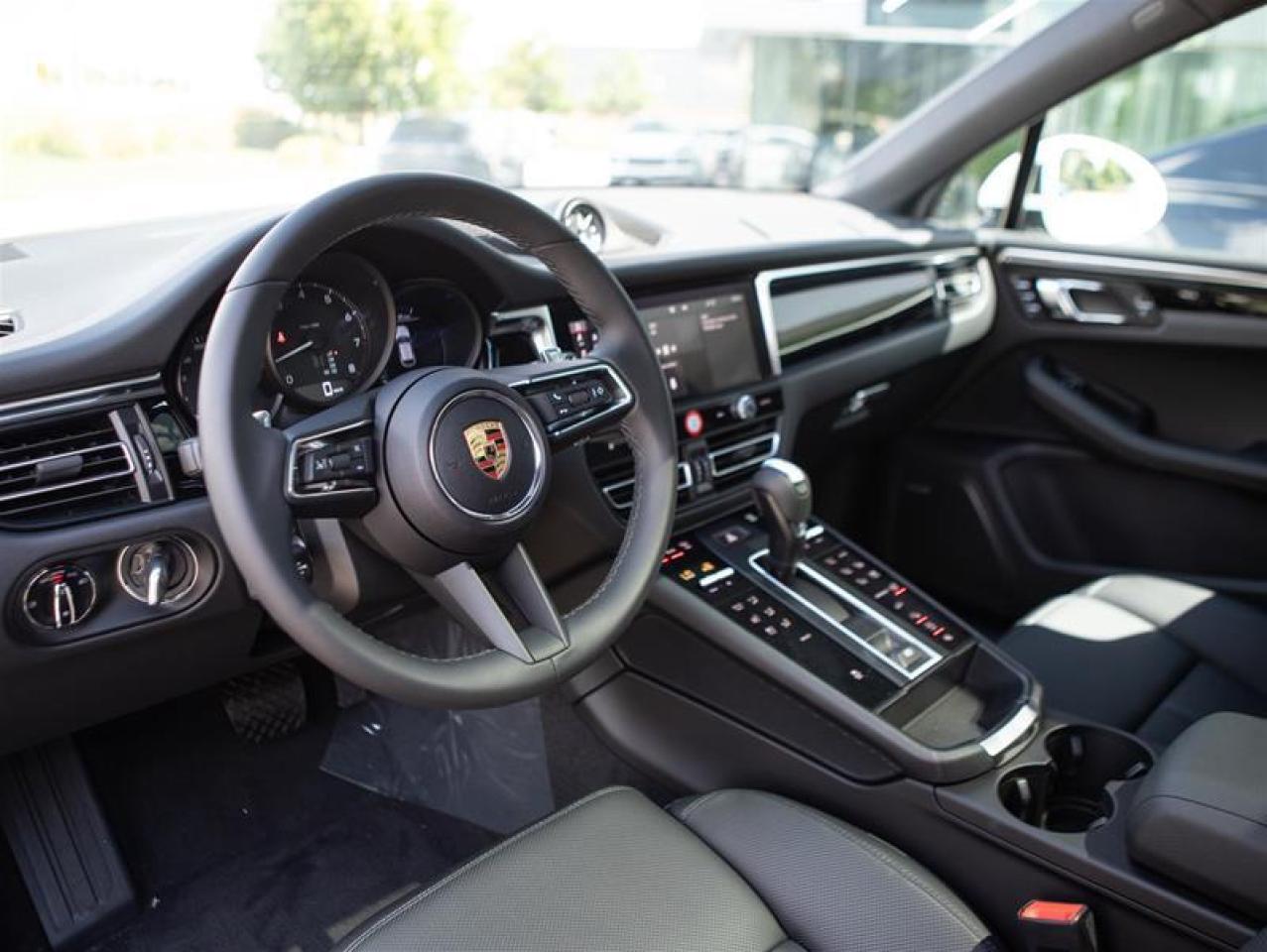 2024 Porsche Macan AWD Photo