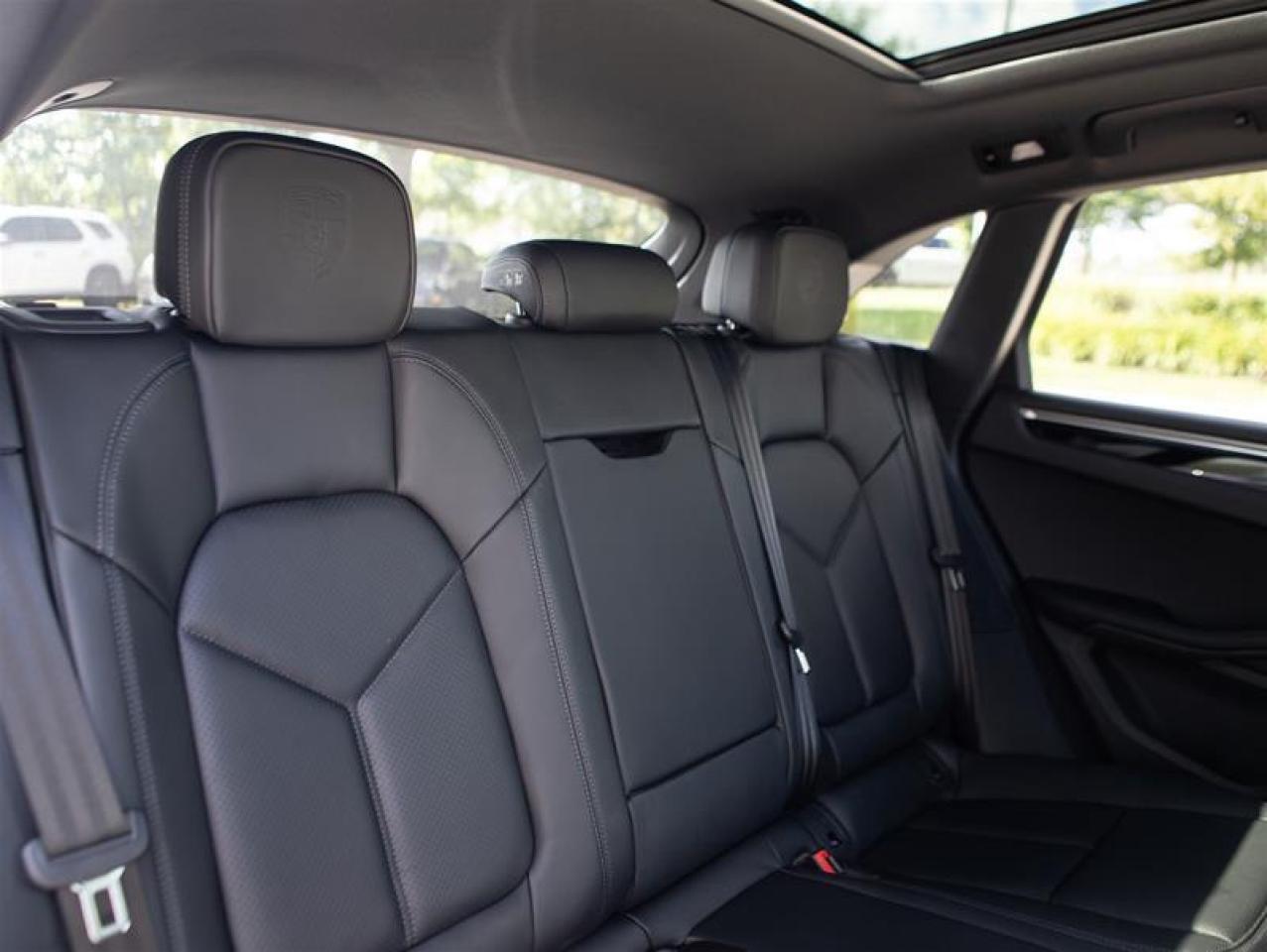 2024 Porsche Macan AWD Photo