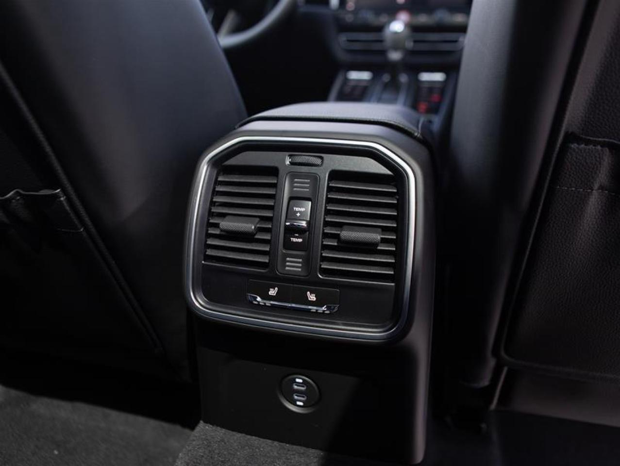 2024 Porsche Macan AWD Photo