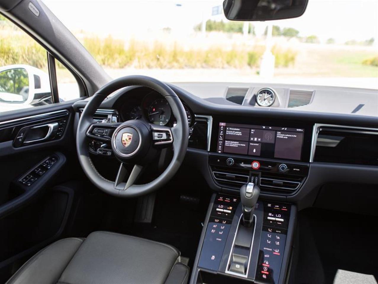 2024 Porsche Macan AWD Photo