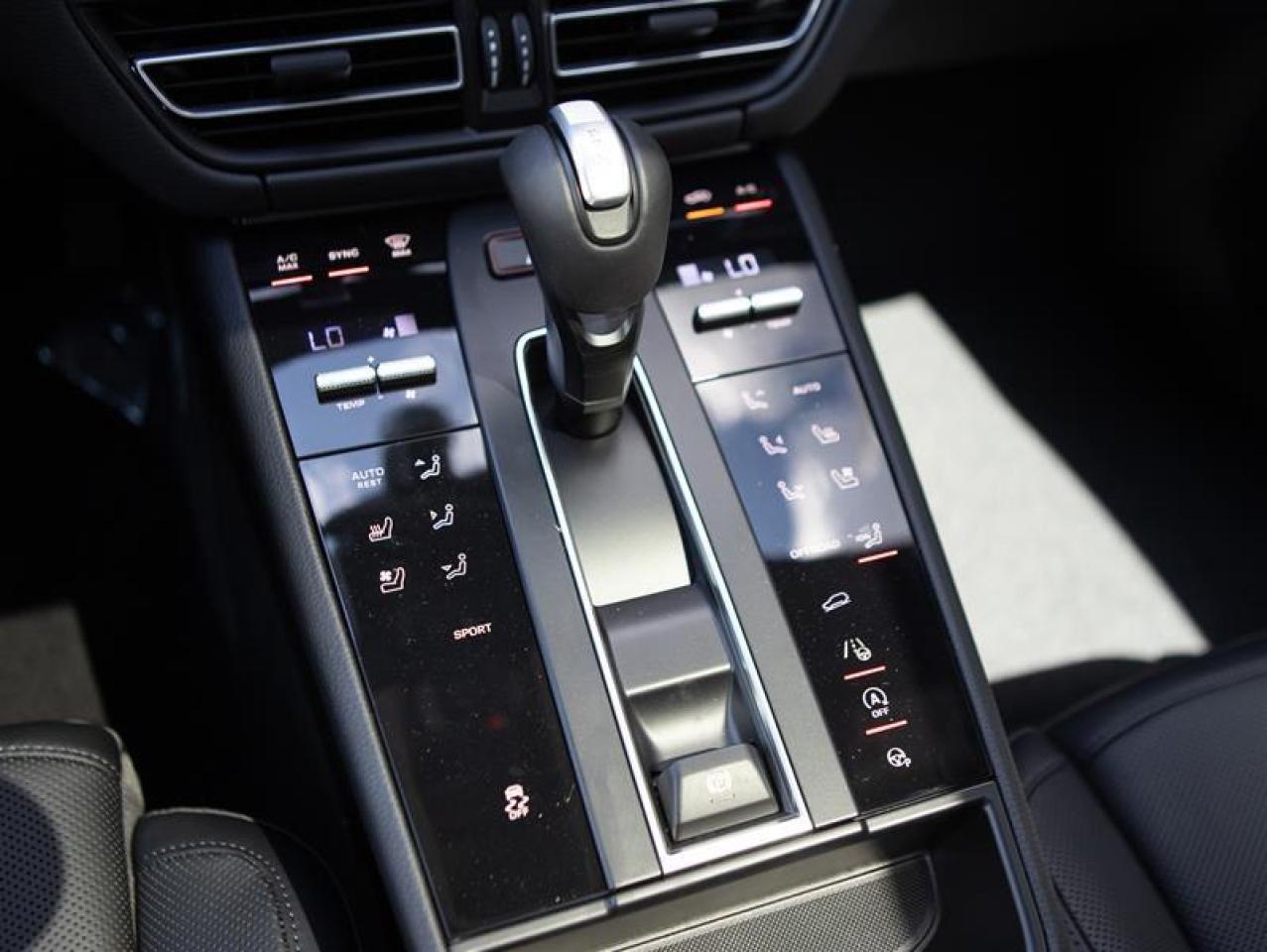 2024 Porsche Macan AWD Photo