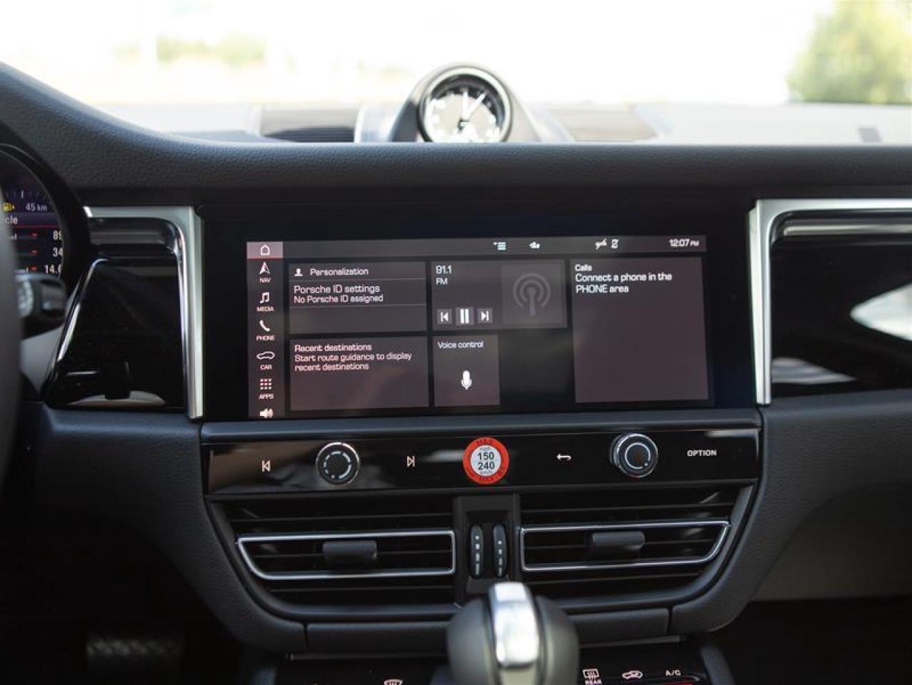 2024 Porsche Macan AWD Photo