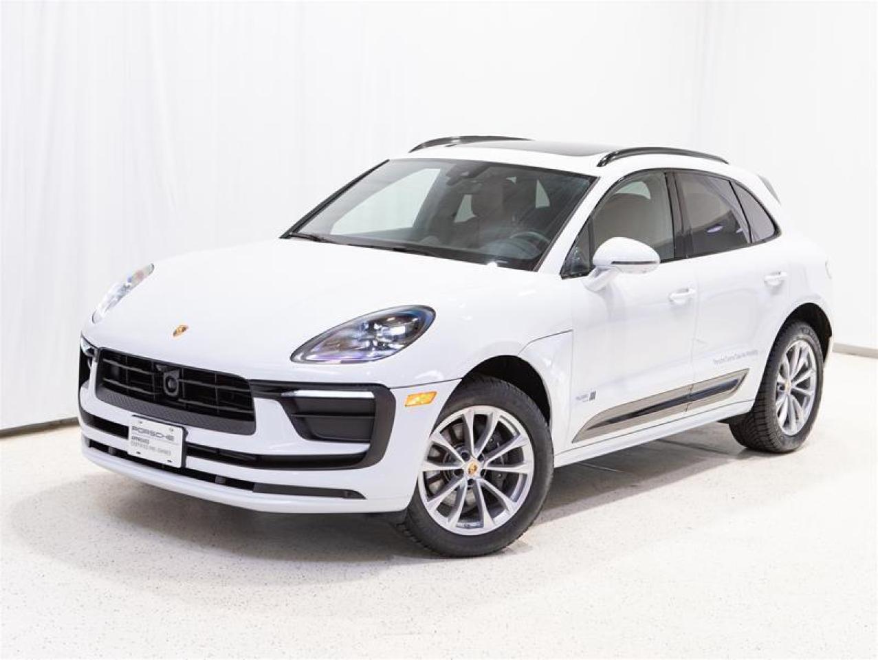 2024 Porsche Macan AWD Photo