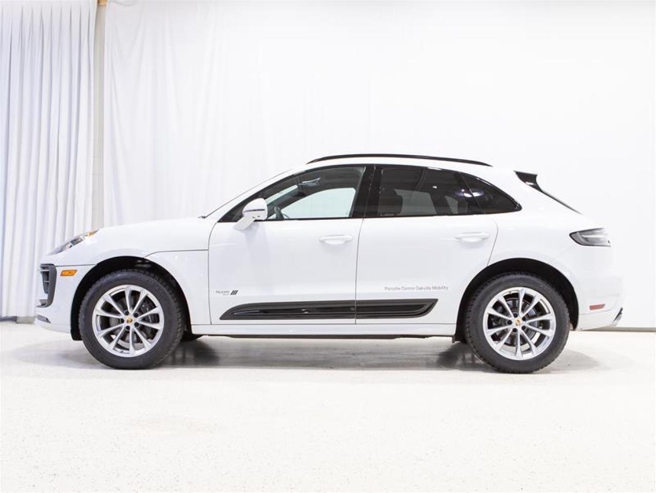 2024 Porsche Macan AWD Photo