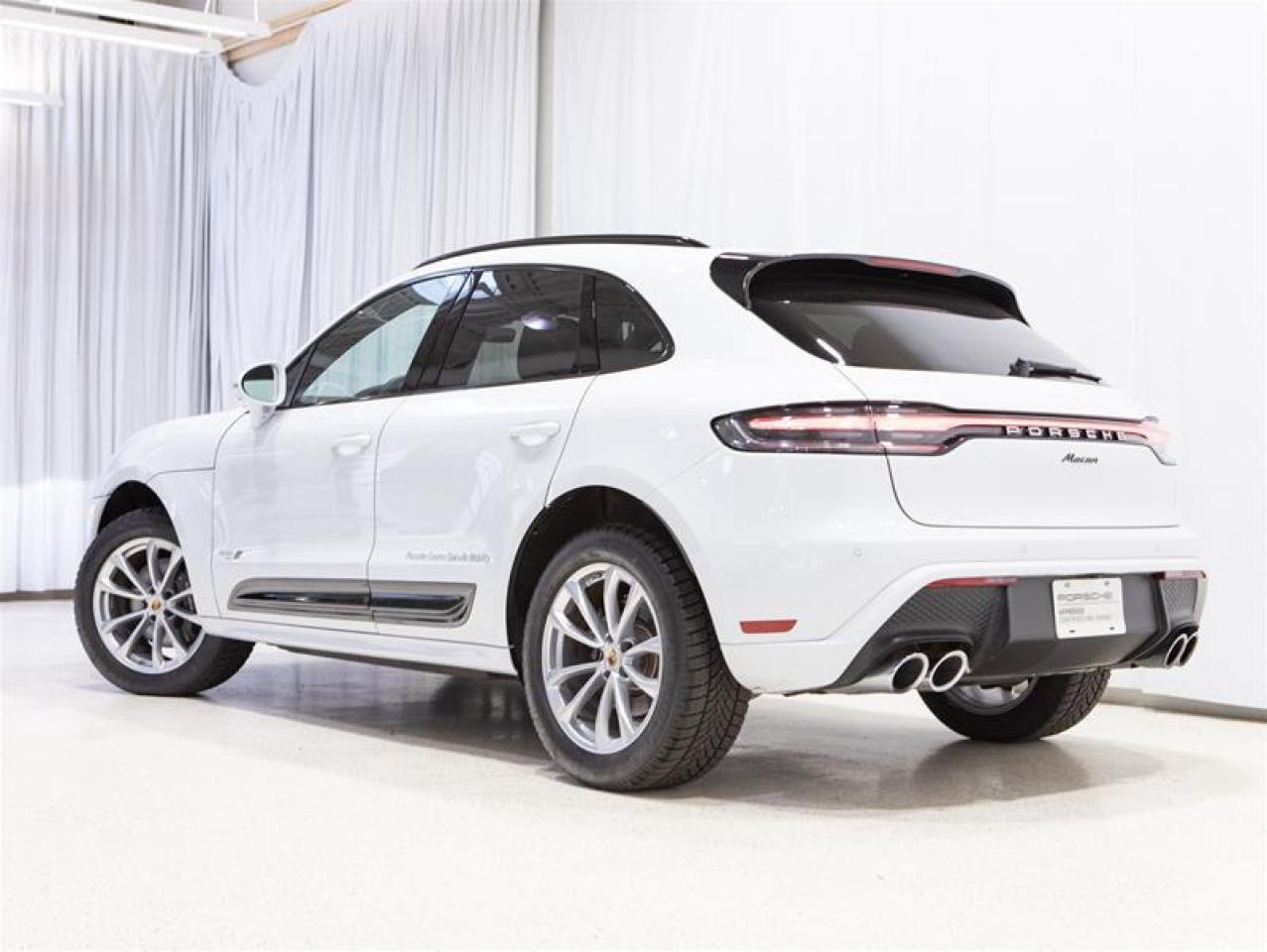 2024 Porsche Macan AWD Photo