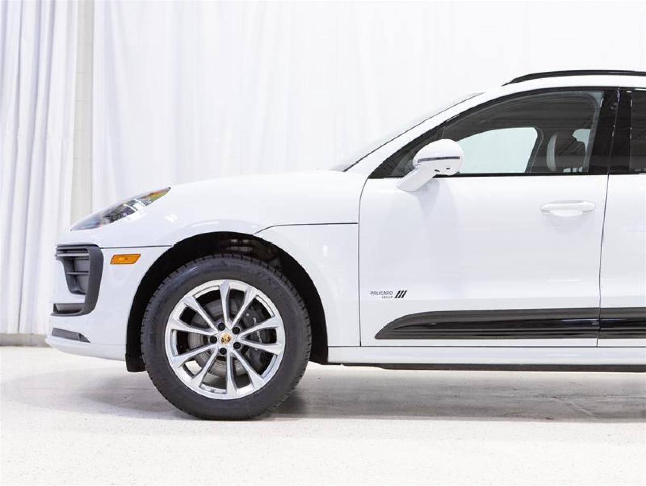2024 Porsche Macan AWD Photo