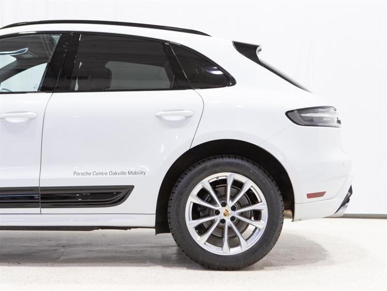 2024 Porsche Macan AWD Photo