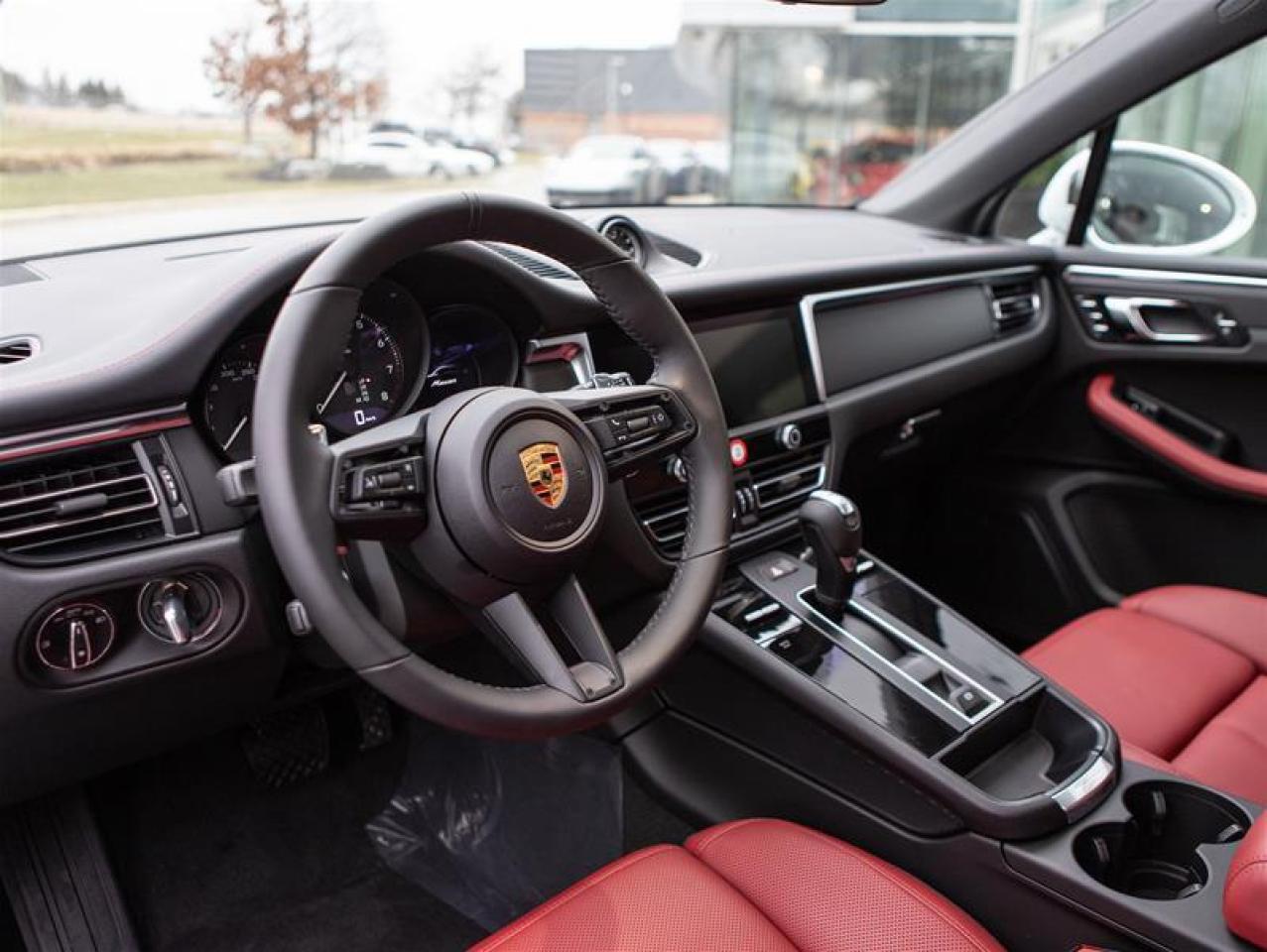 2024 Porsche Macan AWD Photo