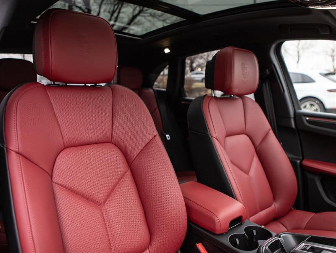 2024 Porsche Macan AWD Photo