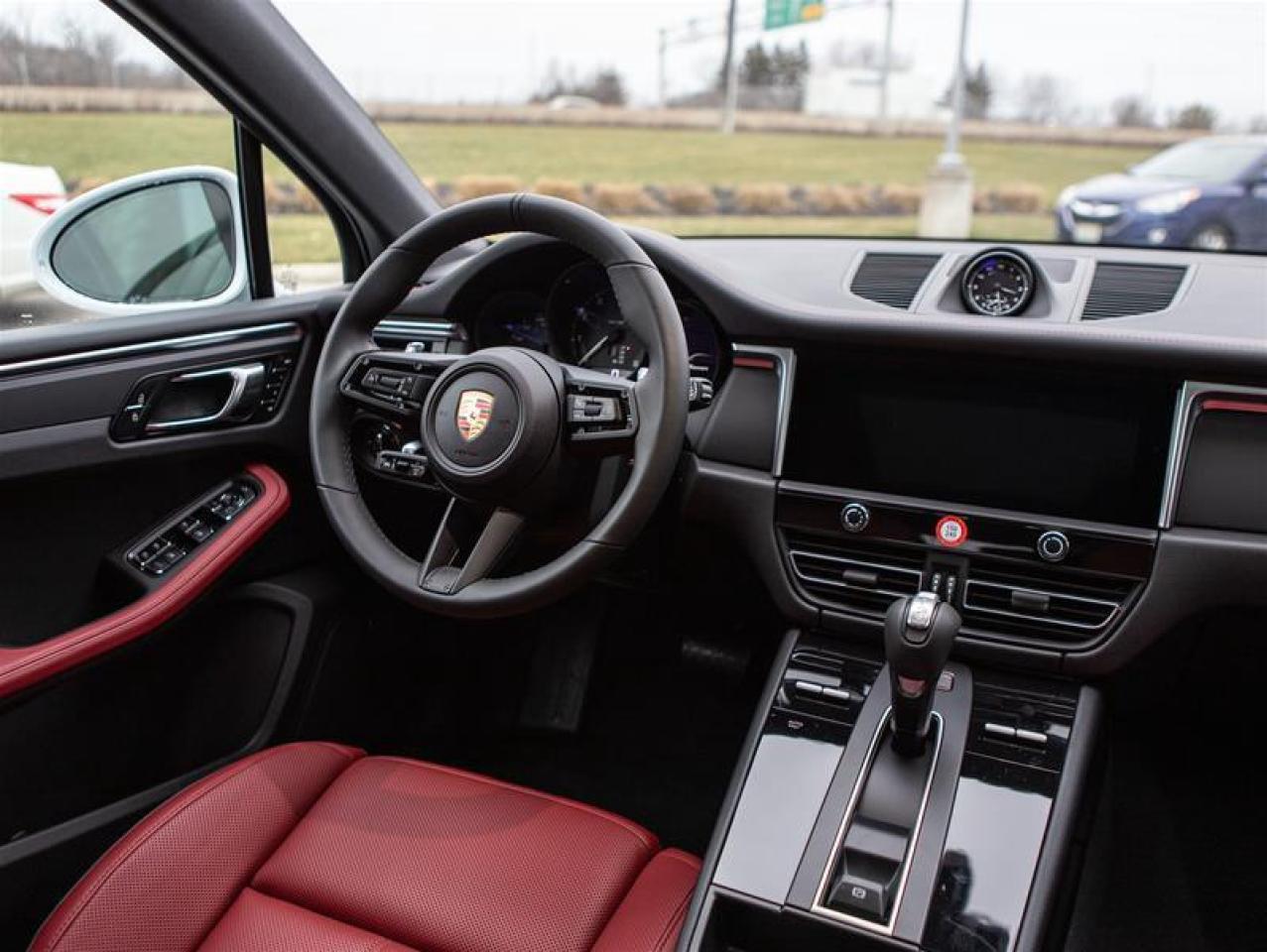 2024 Porsche Macan AWD Photo