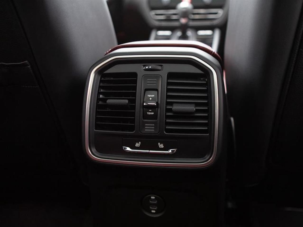 2024 Porsche Macan AWD Photo