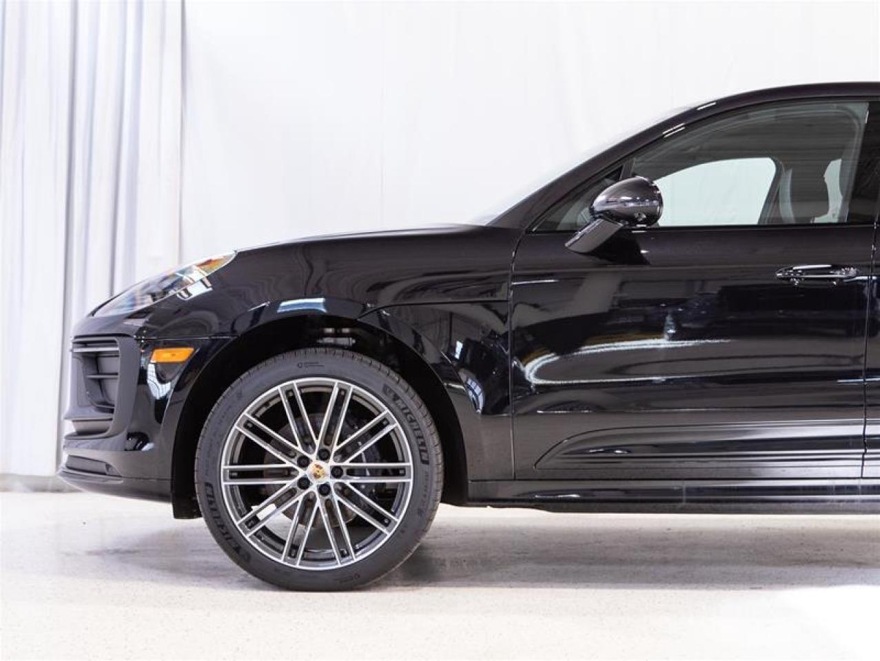2025 Porsche Macan AWD Photo