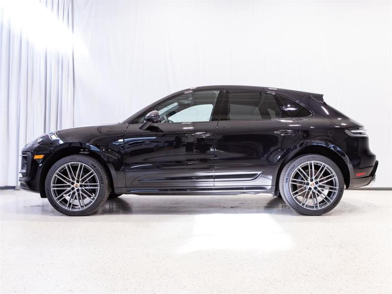 2025 Porsche Macan AWD Photo3