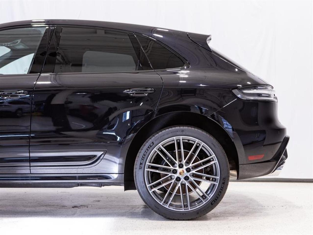 2025 Porsche Macan AWD Photo