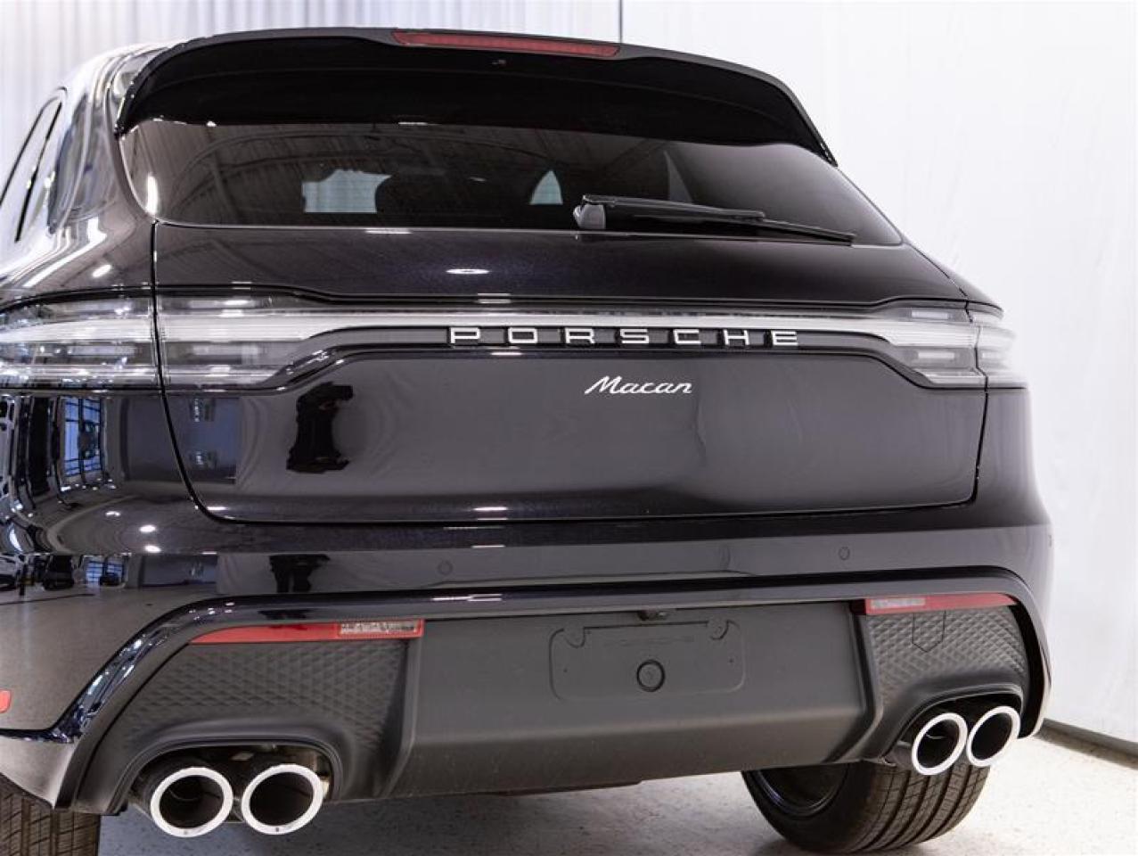 2025 Porsche Macan AWD Photo