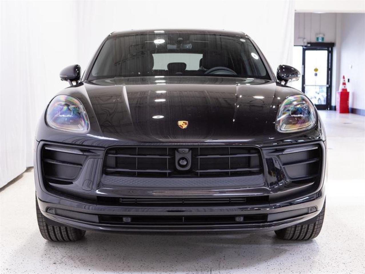 2025 Porsche Macan AWD Photo