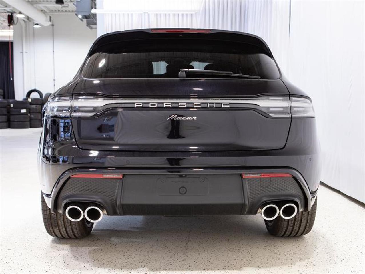2025 Porsche Macan AWD Photo
