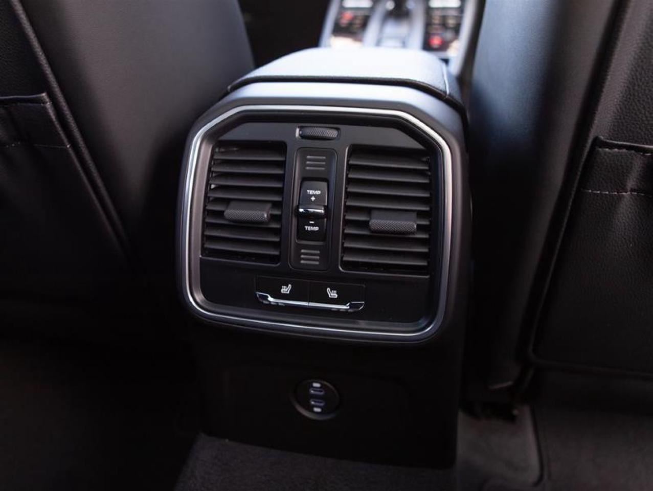 2025 Porsche Macan AWD Photo