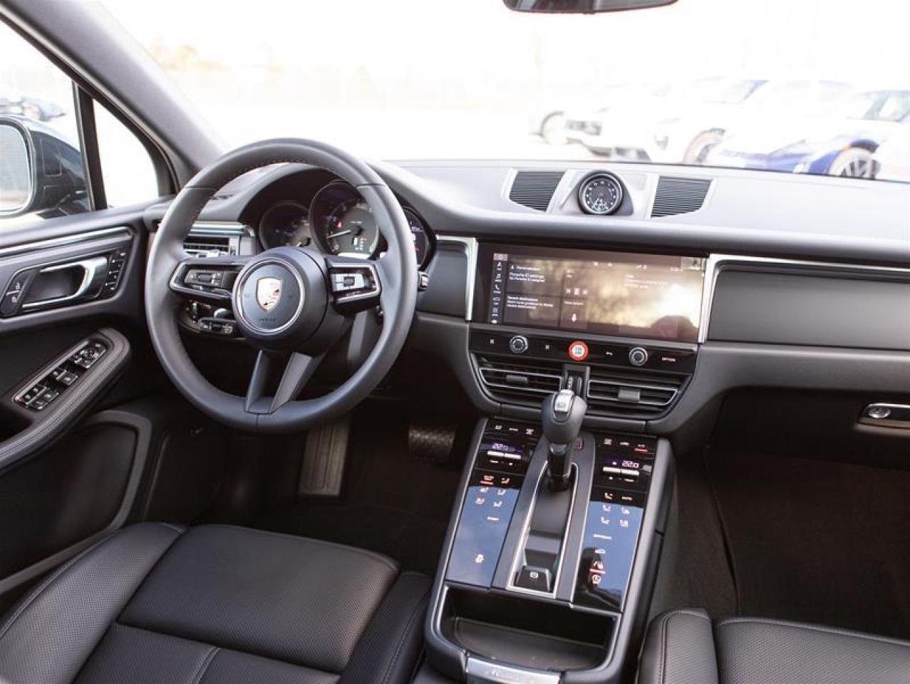 2025 Porsche Macan AWD Photo