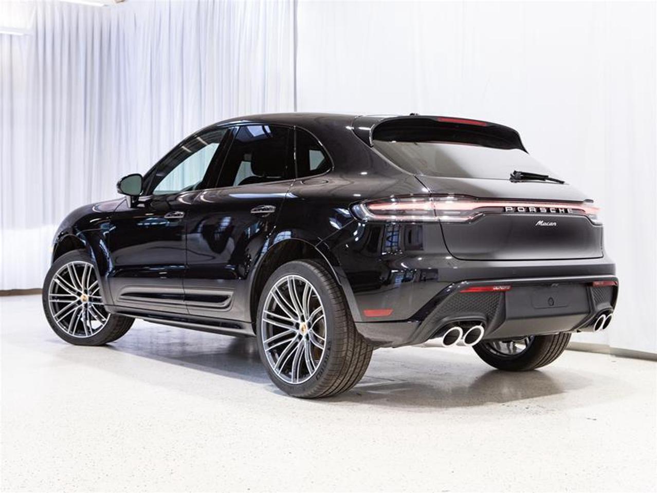 2025 Porsche Macan AWD Photo2