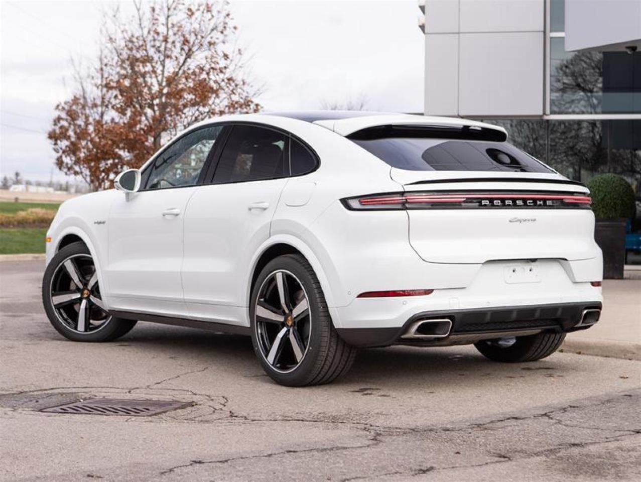 2025 Porsche Cayenne e-Hybrid Coupe AWD Photo2