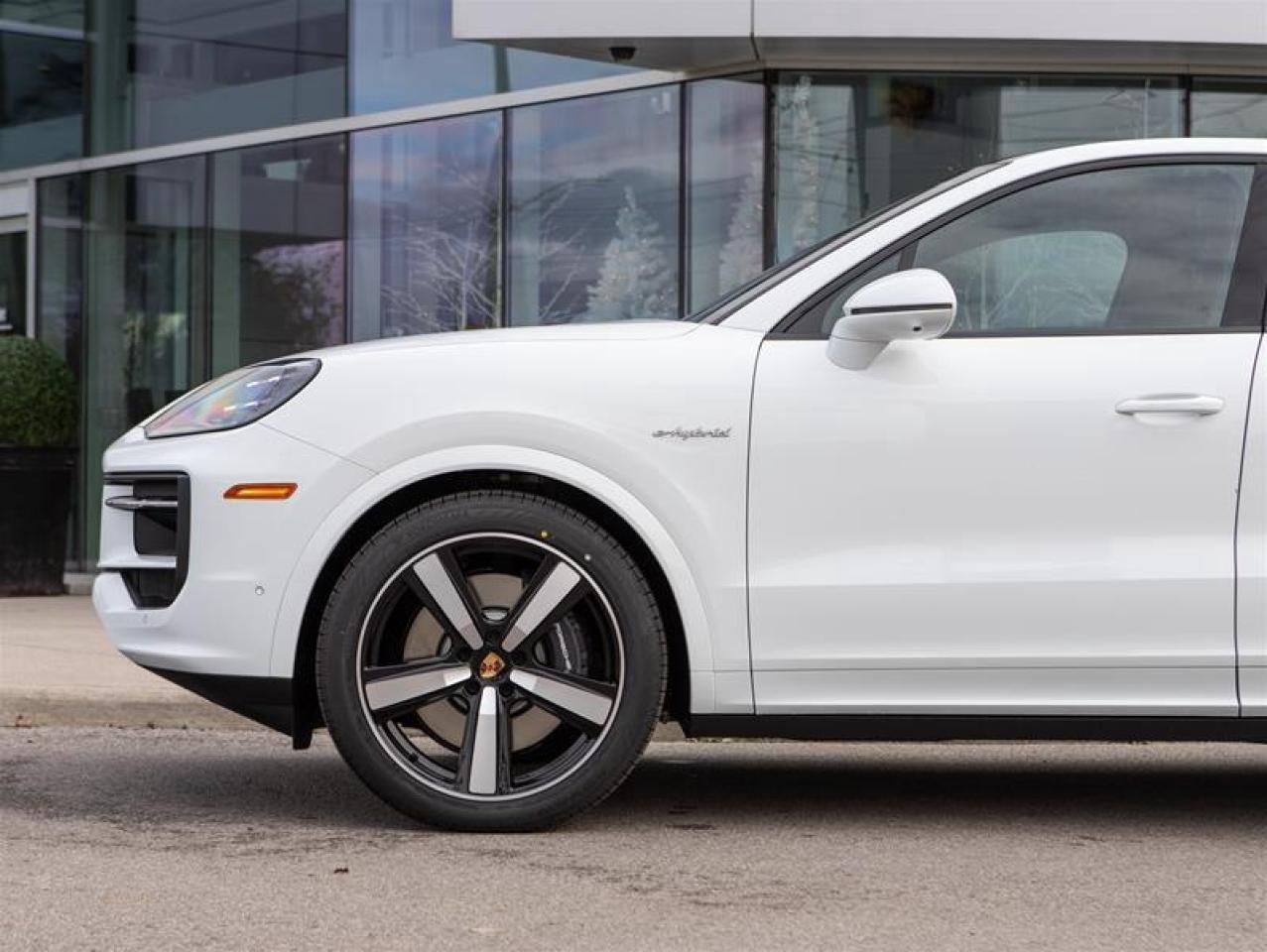 2025 Porsche Cayenne e-Hybrid Coupe AWD Photo
