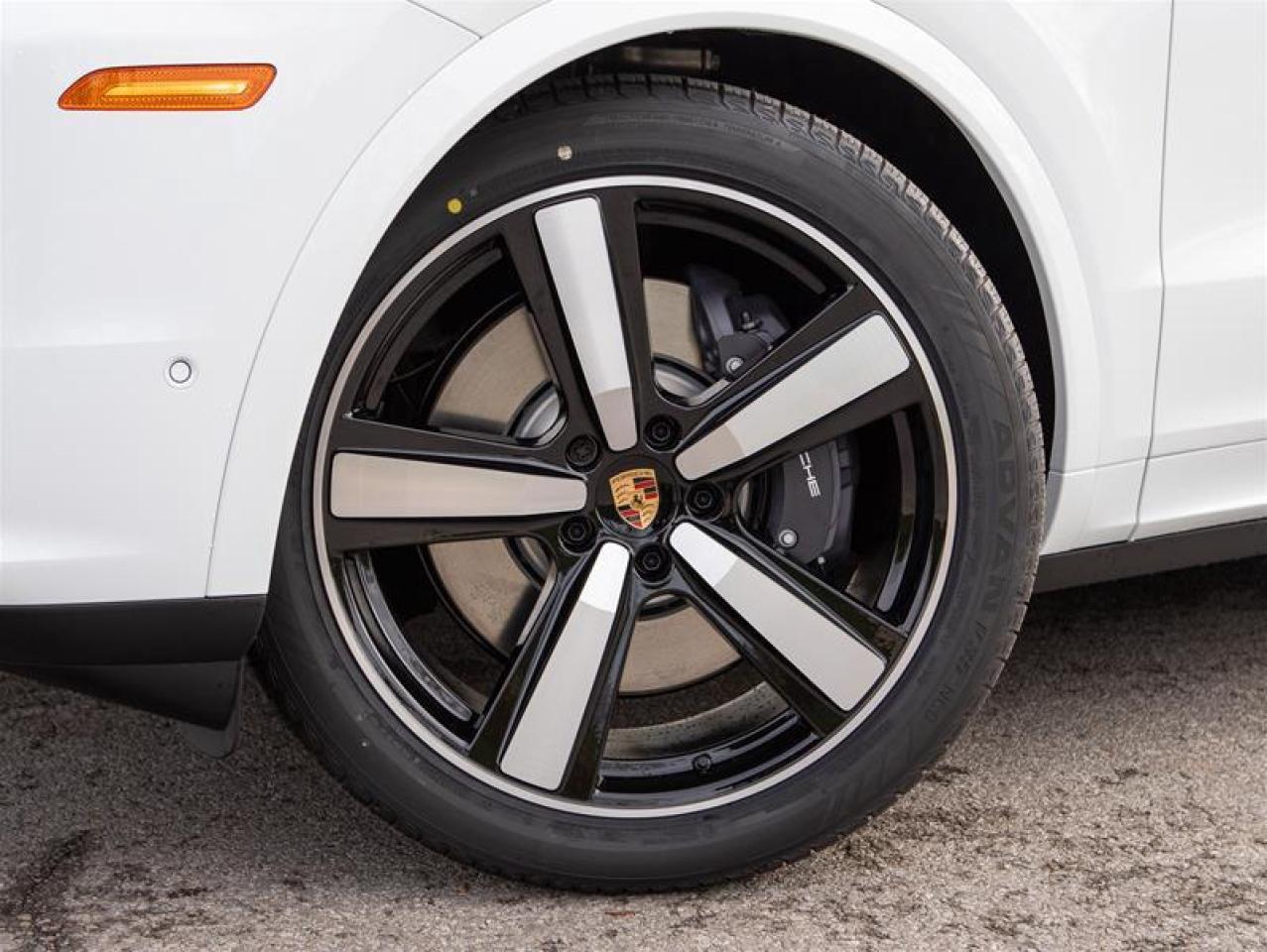 2025 Porsche Cayenne e-Hybrid Coupe AWD Photo