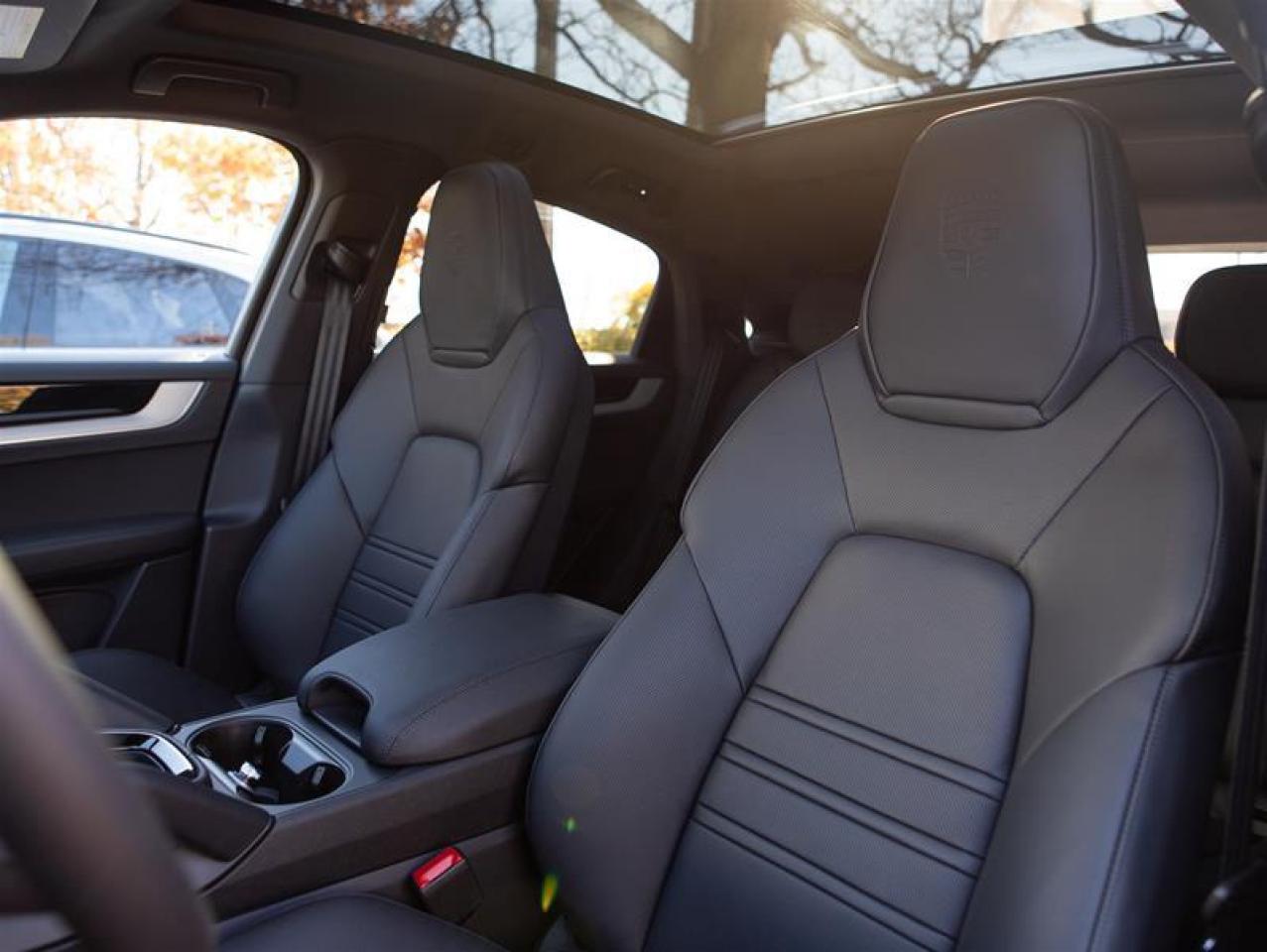 2025 Porsche Cayenne e-Hybrid Coupe AWD Photo