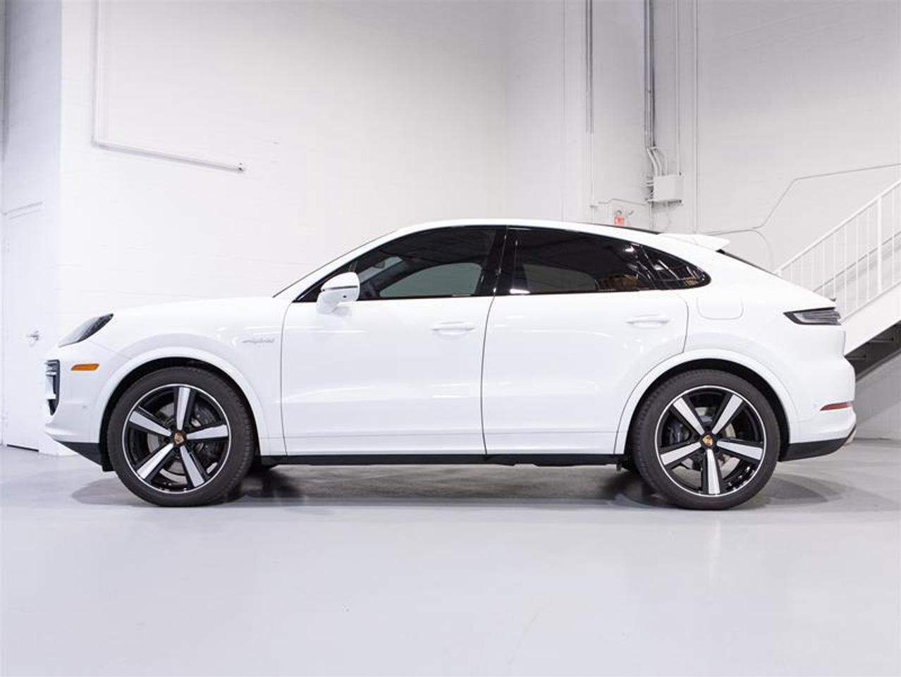 2025 Porsche Cayenne e-Hybrid Coupe AWD Photo