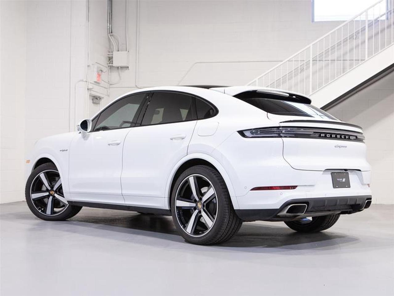 2025 Porsche Cayenne e-Hybrid Coupe AWD Photo2