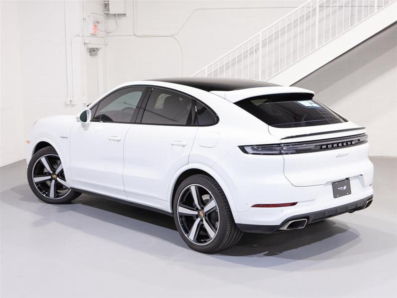 2025 Porsche Cayenne e-Hybrid Coupe AWD Photo