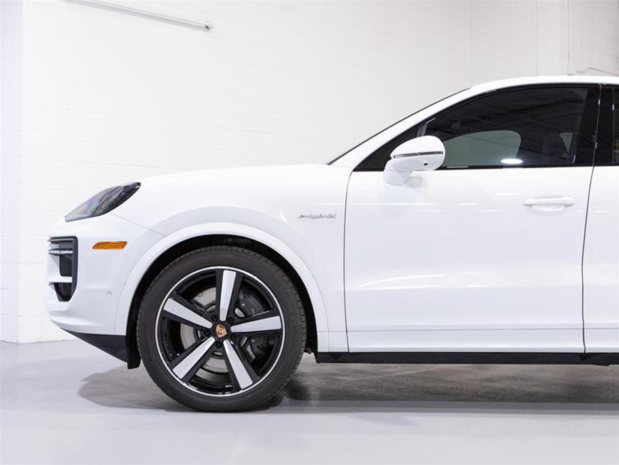 2025 Porsche Cayenne e-Hybrid Coupe AWD Photo