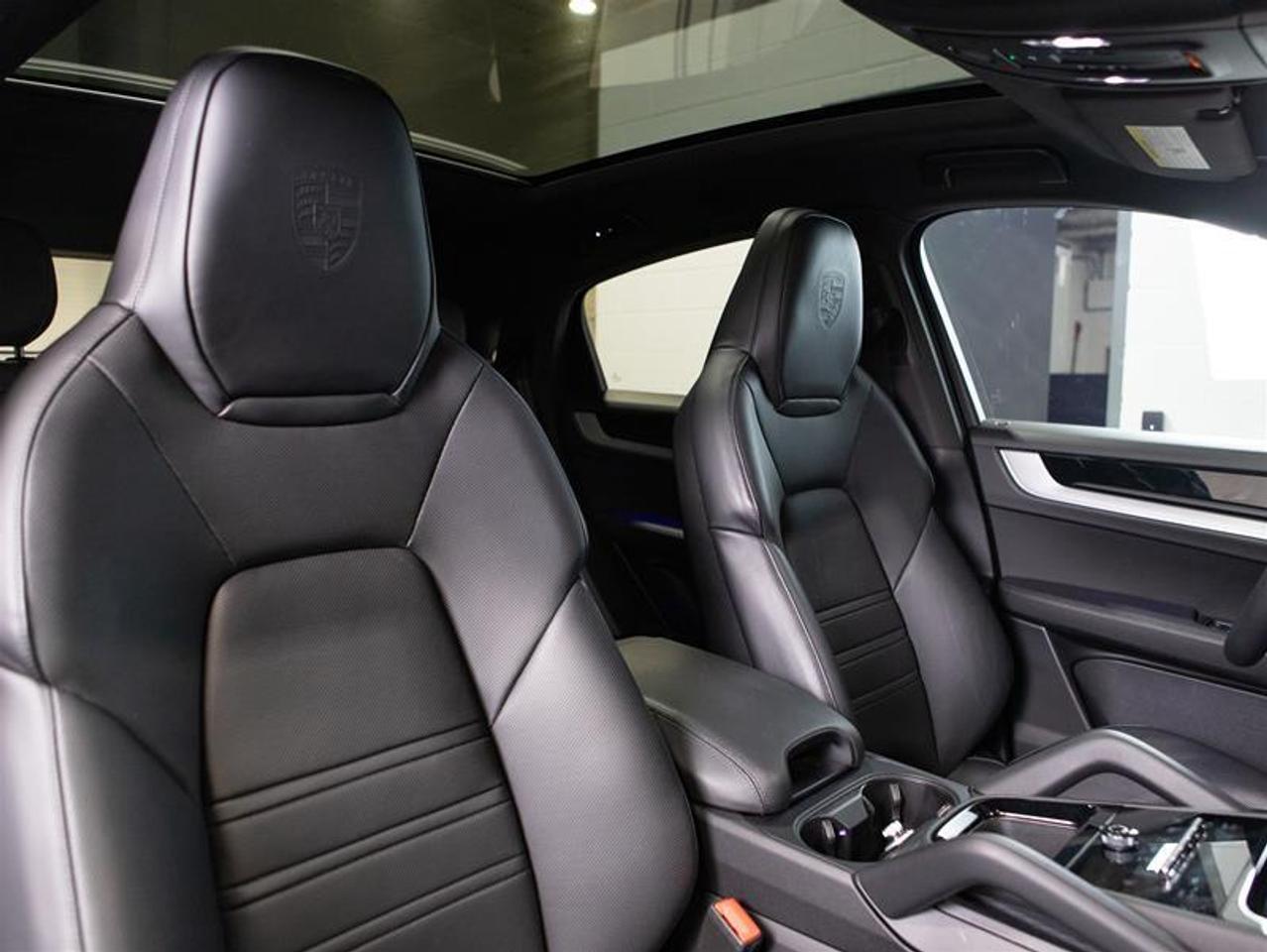 2025 Porsche Cayenne e-Hybrid Coupe AWD Photo