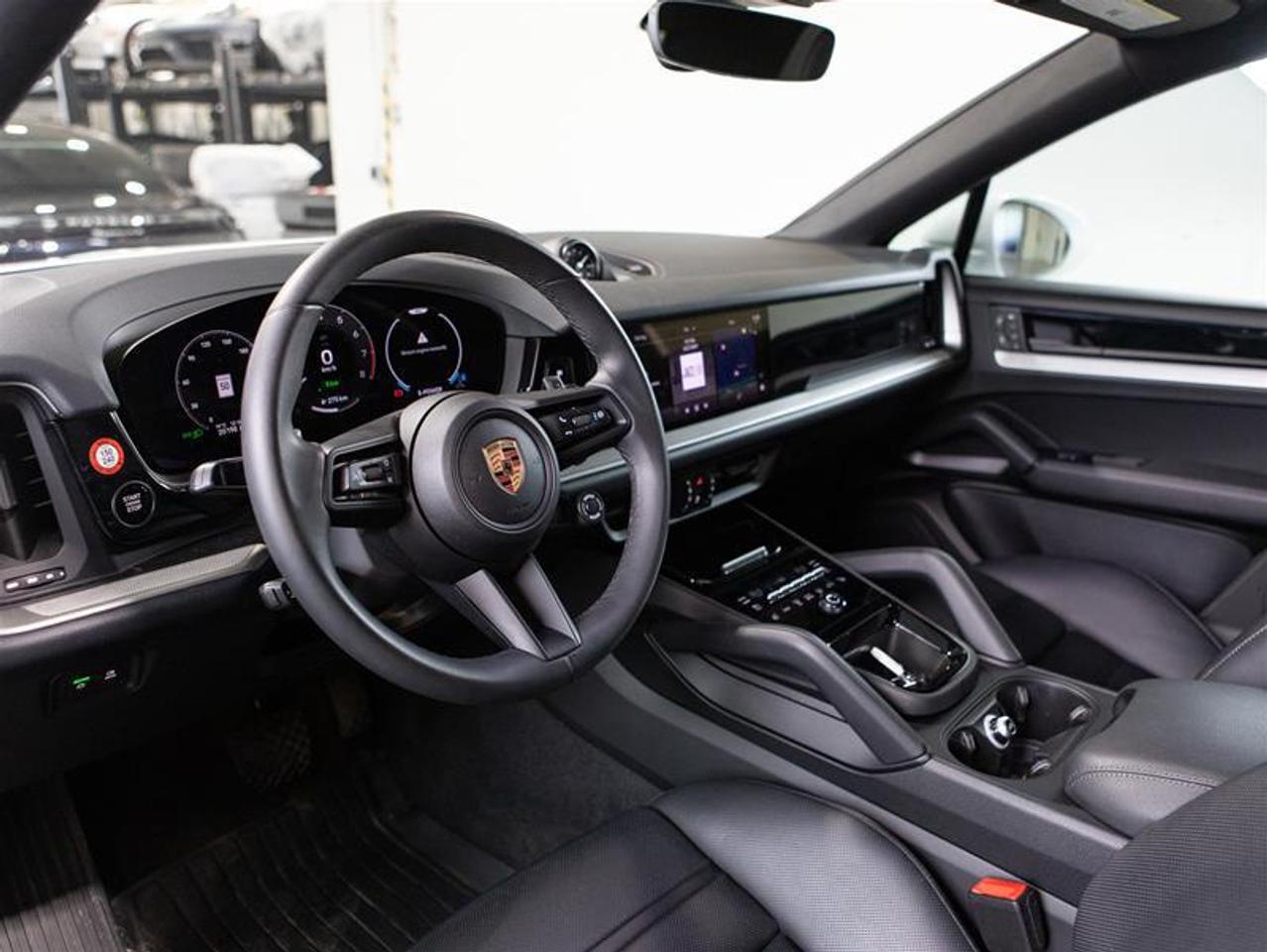 2025 Porsche Cayenne e-Hybrid Coupe AWD Photo