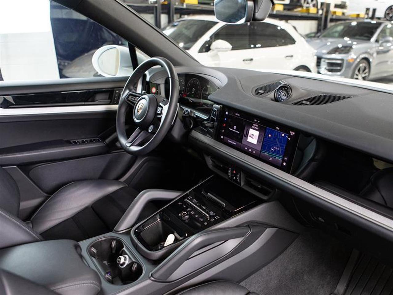 2025 Porsche Cayenne e-Hybrid Coupe AWD Photo
