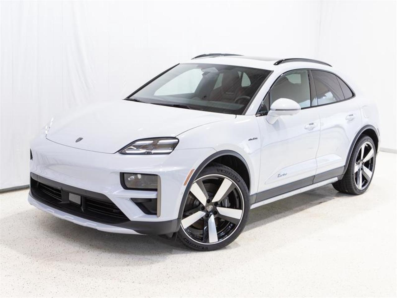 2024 Porsche Macan Electric Turbo AWD Photo