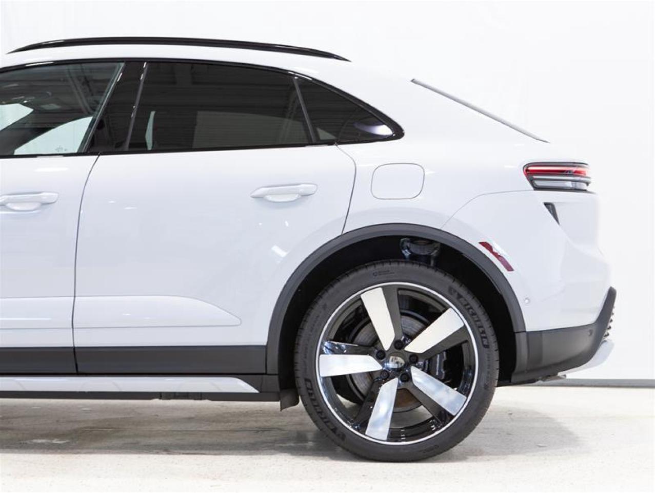 2024 Porsche Macan Electric Turbo AWD Photo