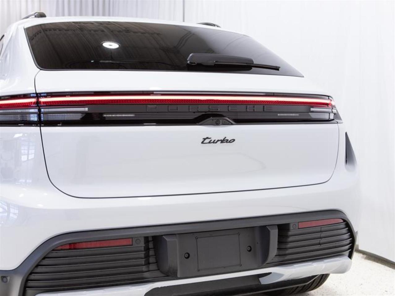 2024 Porsche Macan Electric Turbo AWD Photo