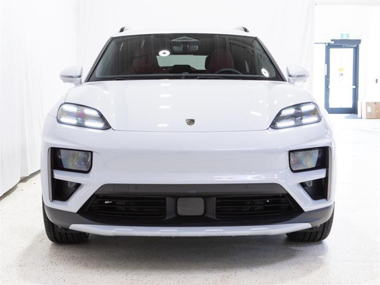 2024 Porsche Macan Electric Turbo AWD Photo