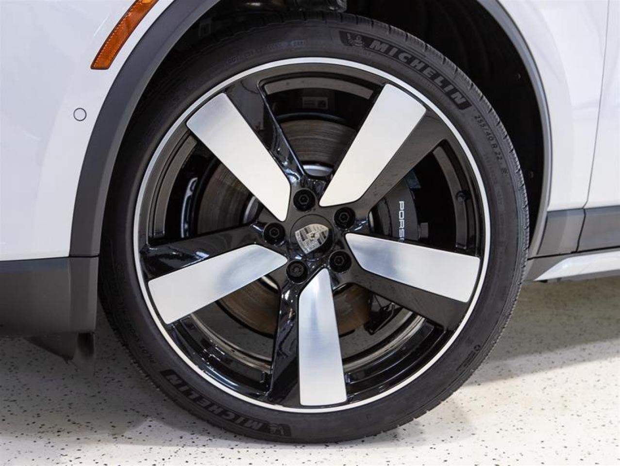 2024 Porsche Macan Electric Turbo AWD Photo