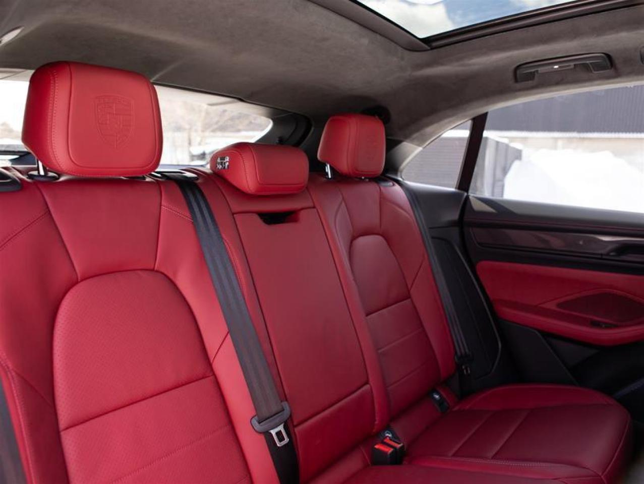 2024 Porsche Macan Electric Turbo AWD Photo