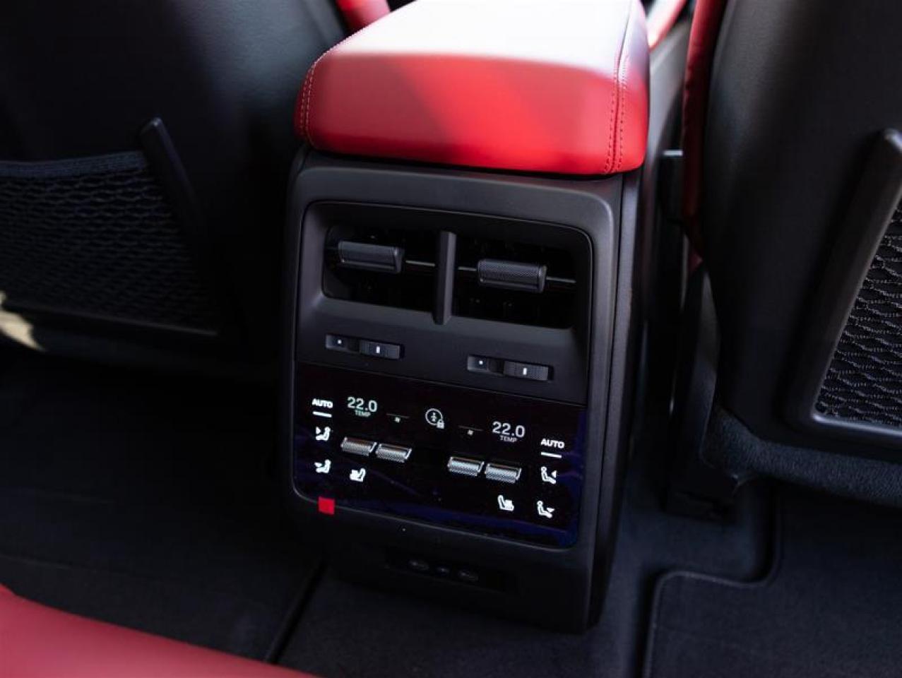 2024 Porsche Macan Electric Turbo AWD Photo