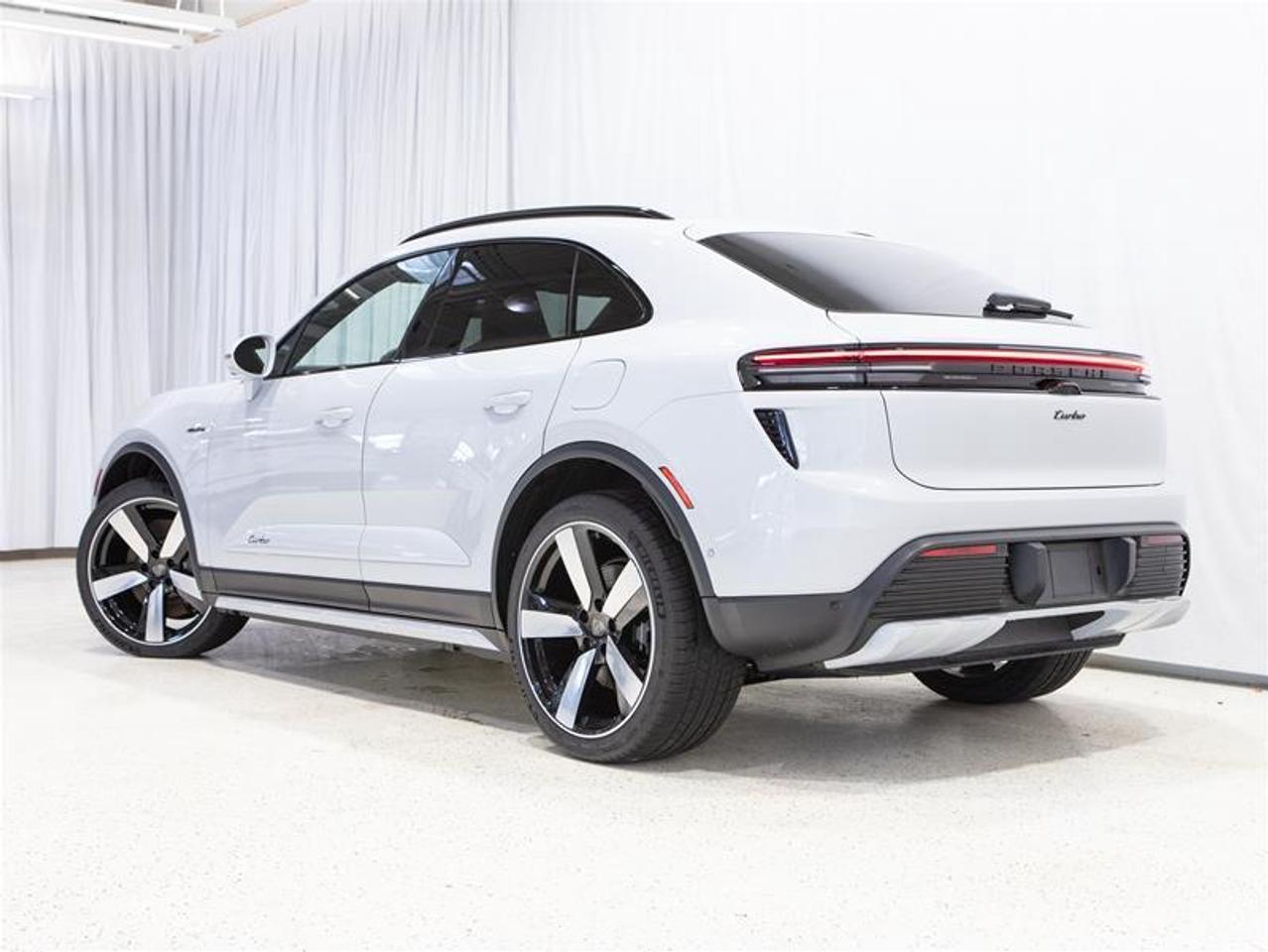 2024 Porsche Macan Electric Turbo AWD Photo2