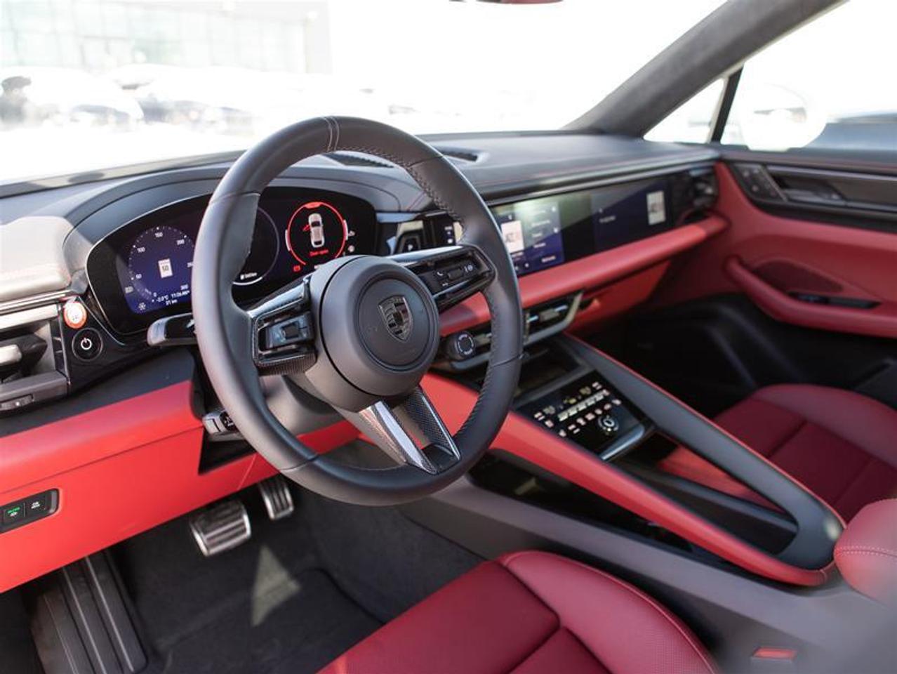 2024 Porsche Macan Electric Turbo AWD Photo