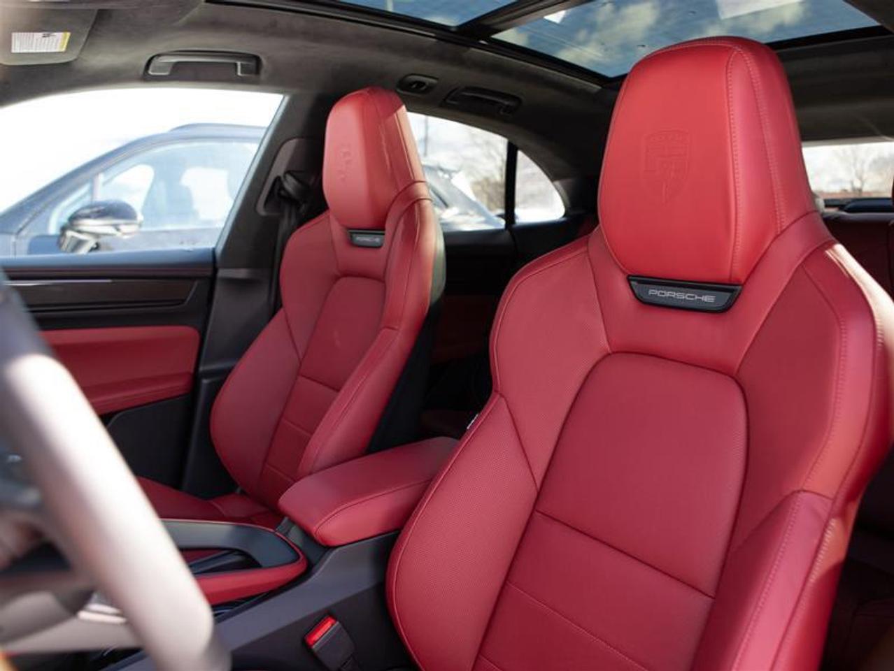 2024 Porsche Macan Electric Turbo AWD Photo